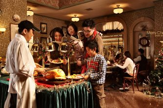 Christmas_turkey_dinner_-_Hong_Kong_Disneyland_Christmas_dinner_wallpaper_1600x1200